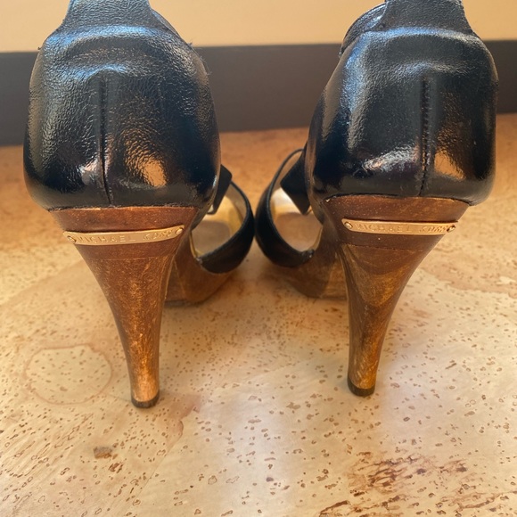 Michael Kors Strappy Black and Gold sandals - Picture 4 of 5
